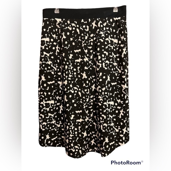 CAbi Dresses & Skirts - CABI 5321 Dixon skirt black white faux wrap medium elastic waist SZ Medium